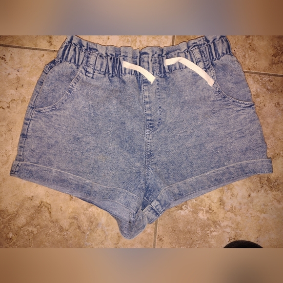 Neiman Marcus Light Blue Jean Shorts - Picture 5 of 6